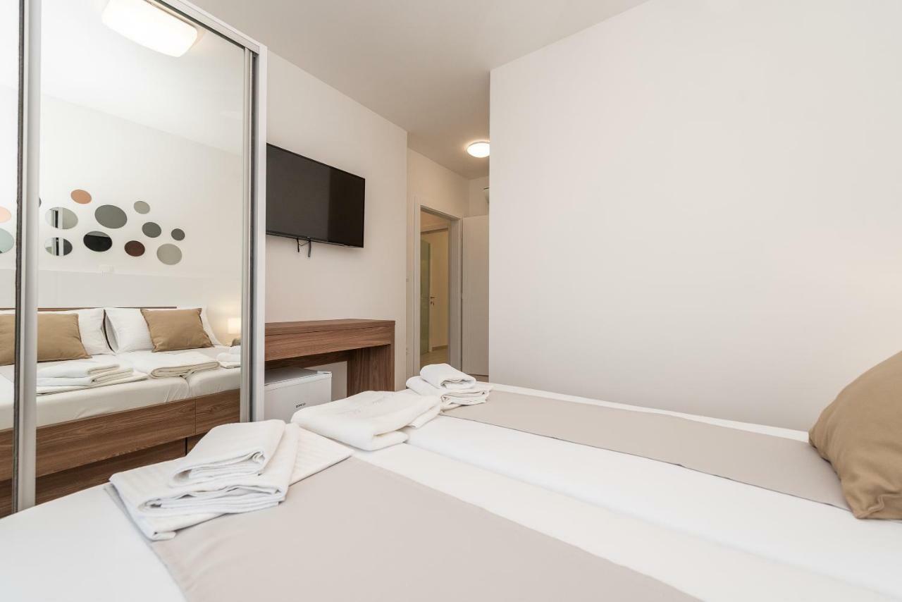 Apartments & Rooms Pool Villas Maris Novalja Luaran gambar